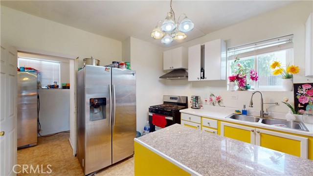 1155 E 58th Drive, Los Angeles CA: https://media.crmls.org/medias/73c0fb0b-c0b6-4804-88e6-e7d3aea0348d.jpg