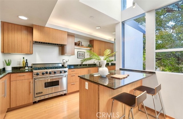 1035 19th Street, Santa Monica CA: https://media.crmls.org/medias/73c5021f-e030-4942-8067-b0e498d50b42.jpg