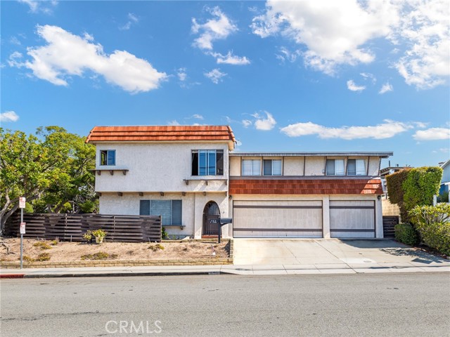 Detail Gallery Image 1 of 32 For 403 E Pine Ave, El Segundo,  CA 90245 - 5 Beds | 3 Baths