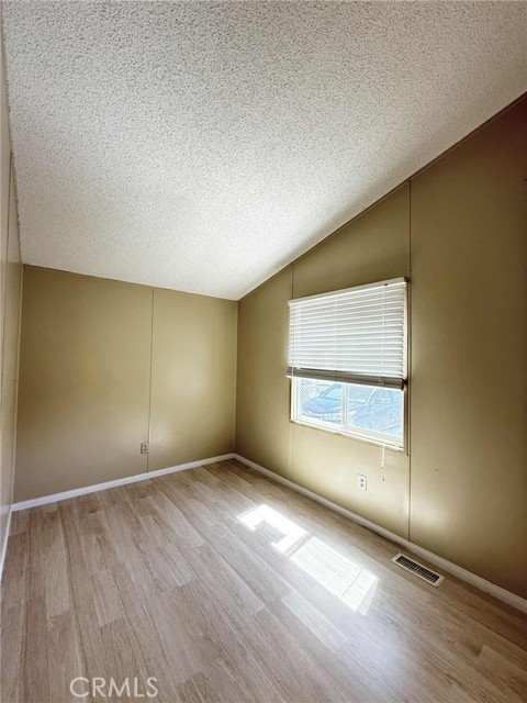 21100 State St, San Jacinto CA: https://media.crmls.org/medias/73c6f0f8-a1d0-476e-bc45-37f69d85294e.jpg