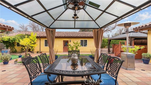24604 Apple Street, Newhall CA: https://media.crmls.org/medias/73c75c58-feff-409a-bb68-1036dd42632b.jpg