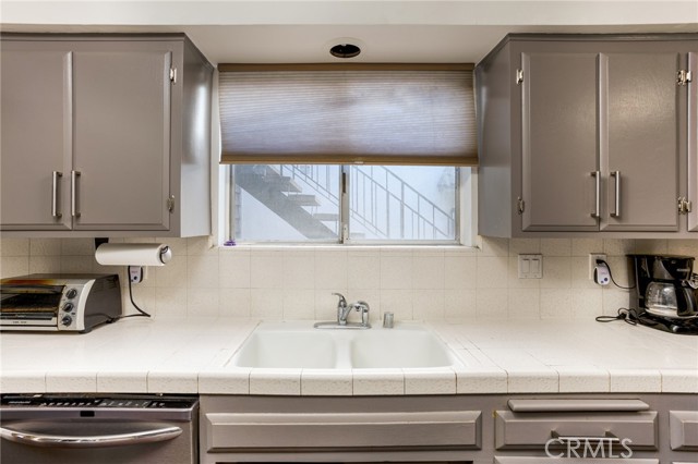 Detail Gallery Image 8 of 32 For 615 E Olive a,  Burbank,  CA 91501 - 2 Beds | 2 Baths