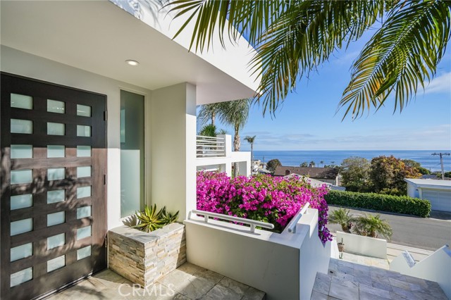 Detail Gallery Image 1 of 33 For 818 Hillcrest Dr, Laguna Beach,  CA 92651 - 4 Beds | 3/1 Baths