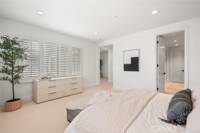 117 Andirons, Irvine CA: https://media.crmls.org/medias/73c955c5-05a0-48c8-96c9-7bda6db7ac37.jpg
