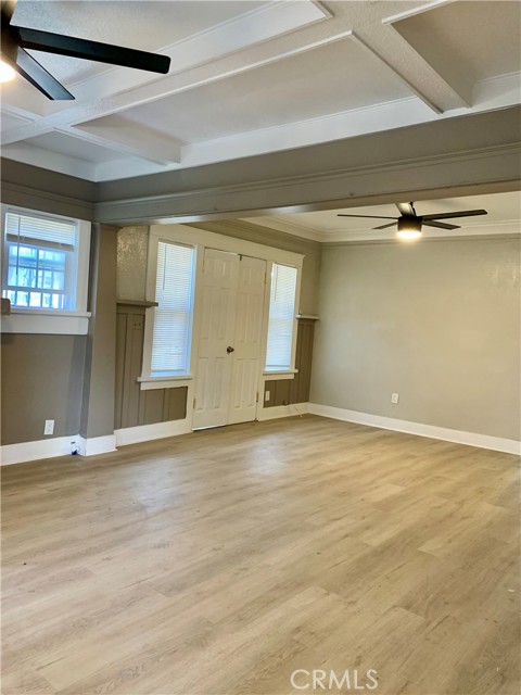 Detail Gallery Image 5 of 8 For 636 W 52nd, Los Angeles,  CA 90037 - 3 Beds | 2 Baths