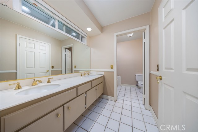 29 Farragut, Irvine CA: https://media.crmls.org/medias/73cb37b5-7b14-43d3-acb3-c59be7f5d063.jpg