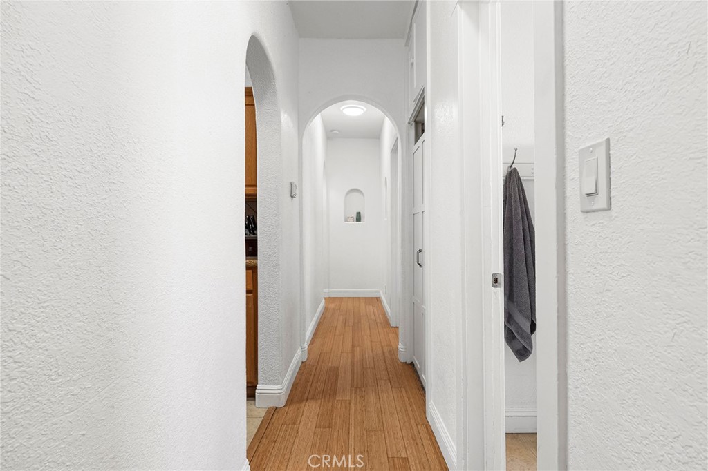 https://media.crmls.org/medias/73cb5525-157e-4914-9fd2-0645252d918e.jpg?preset=X-Large