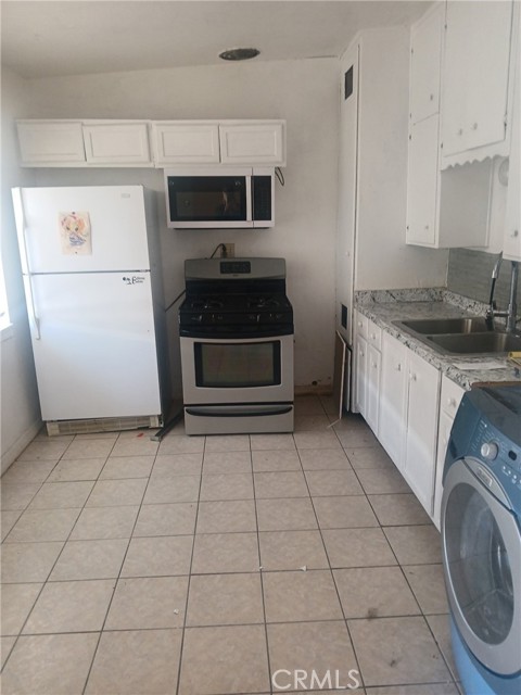 Detail Gallery Image 2 of 5 For 29159 Us Highway 58, Barstow,  CA 92311 - 8 Beds | 4 Baths