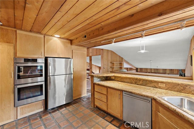 1304 Morningside Drive, Laguna Beach CA: https://media.crmls.org/medias/73cc6ef6-8388-4382-9404-8f41f1eec644.jpg