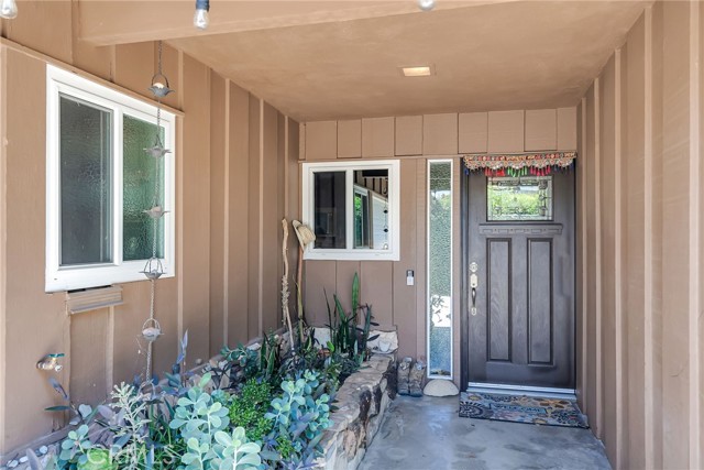 Detail Gallery Image 3 of 38 For 5645 Old Ranch Road, Riverside,  CA 92504 - 3 Beds | 2 Baths