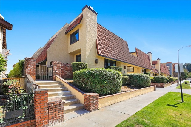 Detail Gallery Image 2 of 35 For 204 E Bay State St a,  Alhambra,  CA 91801 - 3 Beds | 3 Baths