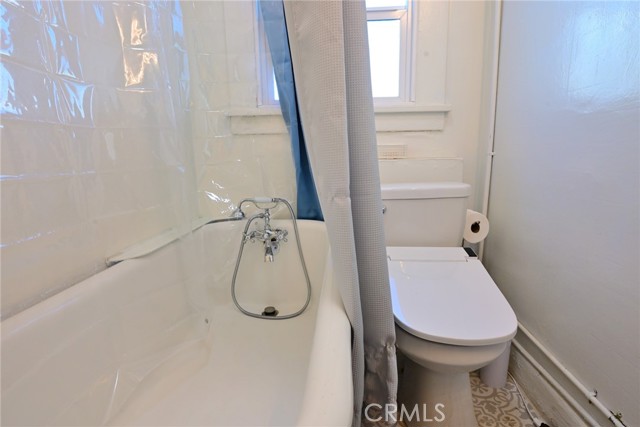 44 48 Navy Street, Venice CA: https://media.crmls.org/medias/73cdd627-7ca9-4ad1-8ab7-9e0de6610cc2.jpg