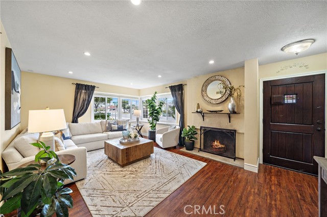 17327 Santa Lucia Street, Fountain Valley CA: https://media.crmls.org/medias/73cde774-6345-425a-ad1f-19e1ca6e0d35.jpg