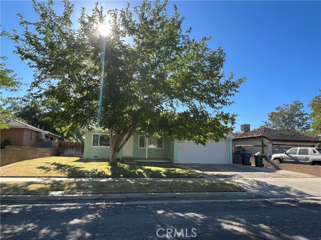 Detail Gallery Image 1 of 27 For 38627 Lemsford Ave, Palmdale,  CA 93550 - 3 Beds | 2 Baths