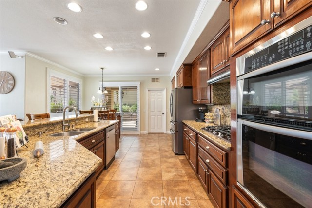 4127 Forest Highlands Circle, Corona CA: https://media.crmls.org/medias/73ce7b00-c2a5-4630-a1fd-f73892e120c3.jpg