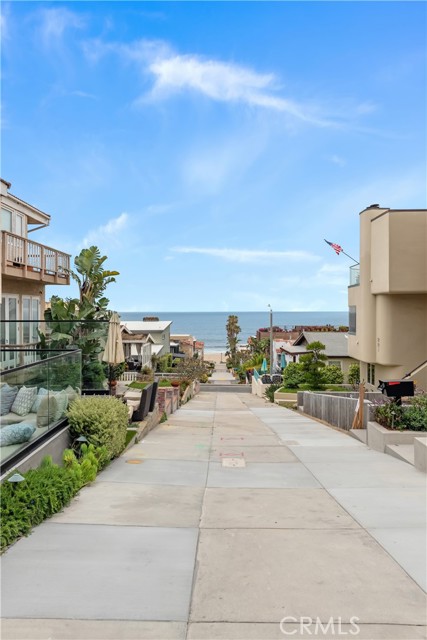 Detail Gallery Image 2 of 50 For 229 25th St, Manhattan Beach,  CA 90266 - 5 Beds | 5/2 Baths