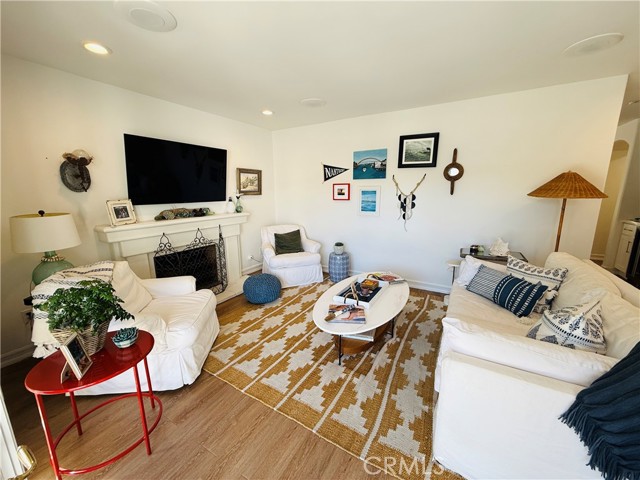 18071 Westlake Circle, Huntington Beach CA: https://media.crmls.org/medias/73cf52ac-e3ae-48d4-a5a9-b6d61aca385e.jpg