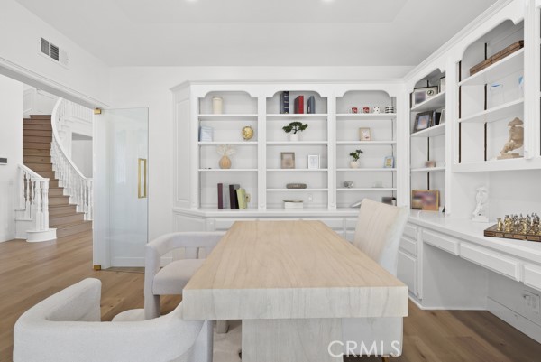 Detail Gallery Image 9 of 67 For 9514 Oakridge Pl, Chatsworth,  CA 91311 - 6 Beds | 6 Baths