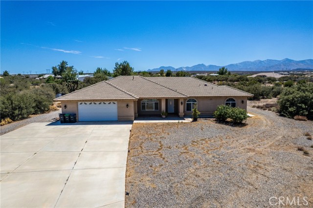 Detail Gallery Image 5 of 37 For 9735 Highland Rd, Oak Hills,  CA 92344 - 3 Beds | 3 Baths