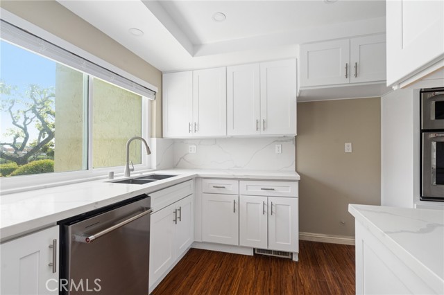 21 Hilltop Circle, Rancho Palos Verdes CA: https://media.crmls.org/medias/73d0273b-33c0-4d10-a100-3f0db48fc63d.jpg