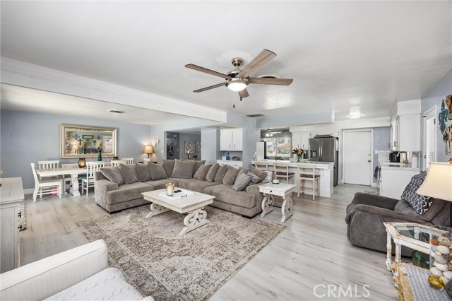 2105 Jason St, Bakersfield CA: https://media.crmls.org/medias/73d0a4d5-bb07-4e83-983e-85c206a2022f.jpg