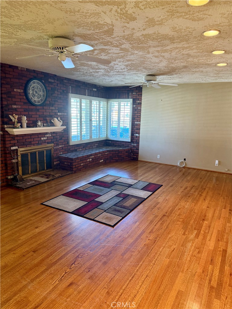 https://media.crmls.org/medias/73d173d0-80c3-4588-8a74-5db3efa1a9ac.jpg?preset=X-Large