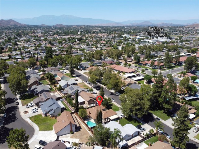 3886 New Haven Drive, Riverside CA: https://media.crmls.org/medias/73d1bd9c-04c3-416c-8888-b591bf25bec6.jpg