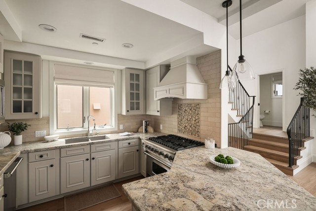 412 1/2 Goldenrod Avenue, Corona del Mar CA: https://media.crmls.org/medias/73d2249c-6abe-47cd-a2c0-0bc28cf8f1f5.jpg