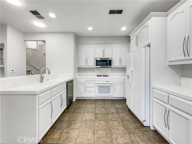 Detail Gallery Image 6 of 27 For 51 Village Square, Pleasant Hill,  CA 94523 - 3 Beds | 3/1 Baths