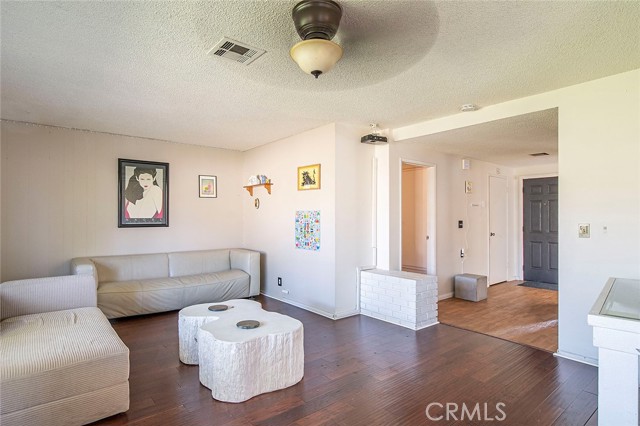 Detail Gallery Image 4 of 39 For 762 N Mulberry Ave, Rialto,  CA 92376 - 4 Beds | 2 Baths