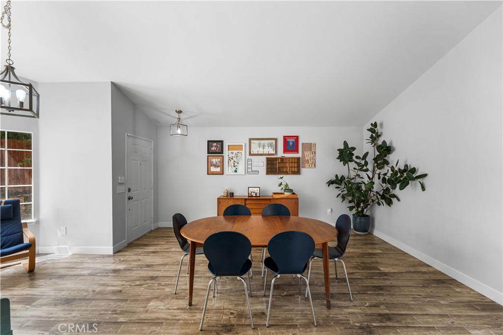 https://media.crmls.org/medias/73d2a3b1-1fbe-43cd-b07c-14689737a891.jpg?preset=X-Large