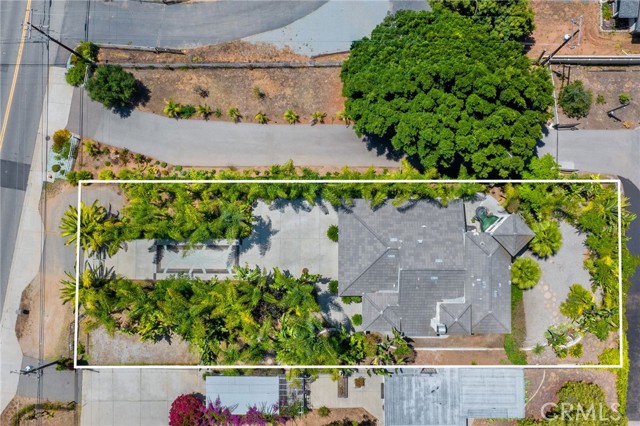210 N Stage Coach Lane, Fallbrook CA: https://media.crmls.org/medias/73d2a964-3772-4fe9-a37d-a65420c66620.jpg