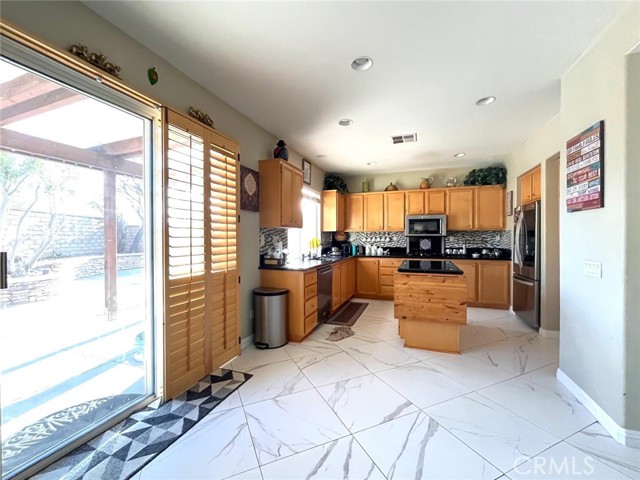 Detail Gallery Image 5 of 25 For 24336 Caladium, Valencia,  CA 91354 - 3 Beds | 2/1 Baths