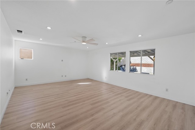 Detail Gallery Image 11 of 39 For 15552 Caravelle, Fontana,  CA 92336 - 4 Beds | 2/1 Baths