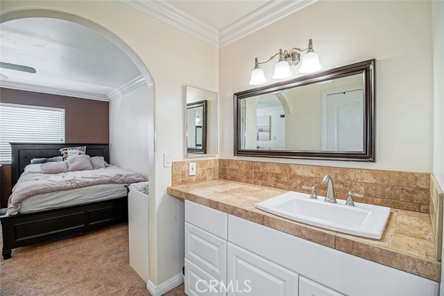 Detail Gallery Image 34 of 54 For 27123 Crossglade Ave #4,  Canyon Country,  CA 91351 - 2 Beds | 2 Baths