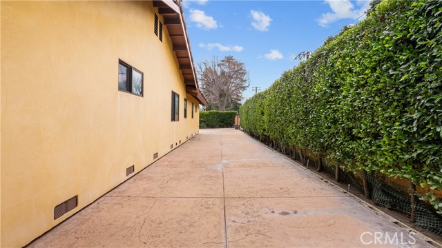 24604 Apple Street, Newhall CA: https://media.crmls.org/medias/73d3f35e-9d23-4da1-ba7d-9899c79b8139.jpg