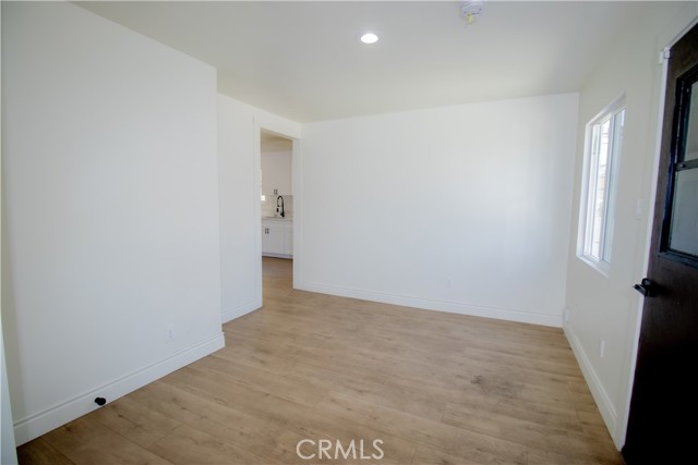 2101 Arlington Avenue, Los Angeles CA: https://media.crmls.org/medias/73d462d4-de50-40b4-8aee-ecc6cc38fa33.jpg