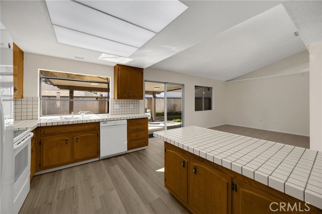 Detail Gallery Image 14 of 29 For 11196 Rogers St, Riverside,  CA 92505 - 3 Beds | 2 Baths