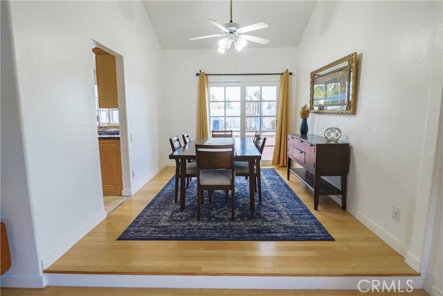 Detail Gallery Image 9 of 23 For 25426 Avenida Escalera, Valencia,  CA 91355 - 5 Beds | 3 Baths