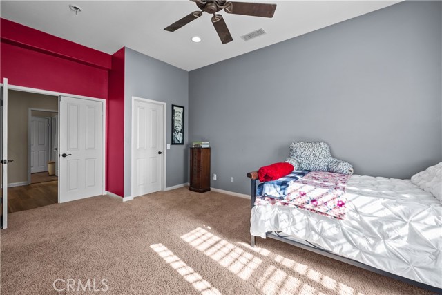 Detail Gallery Image 32 of 61 For 15355 Michael Crest Dr, Canyon Country,  CA 91387 - 5 Beds | 3/1 Baths