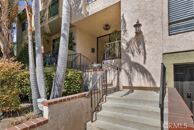 Detail Gallery Image 15 of 19 For 14247 Riverside Dr #104,  Sherman Oaks,  CA 91423 - 2 Beds | 2 Baths