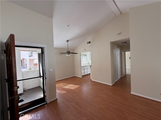 Detail Gallery Image 4 of 7 For 249 Avenida Granada #B,  San Clemente,  CA 92672 - 2 Beds | 2 Baths