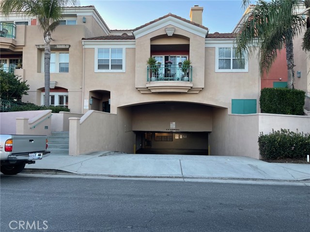 Detail Gallery Image 2 of 16 For 5142 Warner Ave #202,  Huntington Beach,  CA 92649 - 2 Beds | 2 Baths