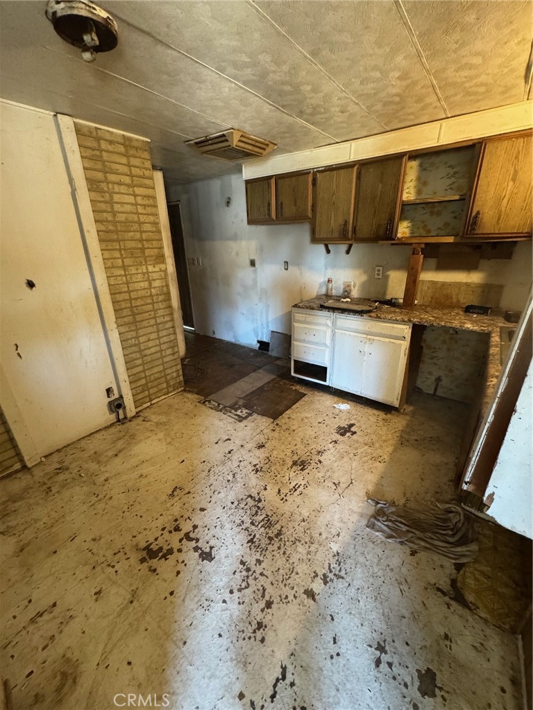 https://media.crmls.org/medias/73d7609f-509e-4f6e-9d06-42393d4c992d.jpg?preset=X-Large