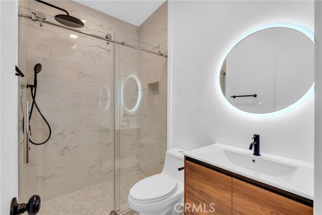 Detail Gallery Image 12 of 36 For 1233 N Laurel Ave #201,  Los Angeles,  CA 90046 - 2 Beds | 2 Baths