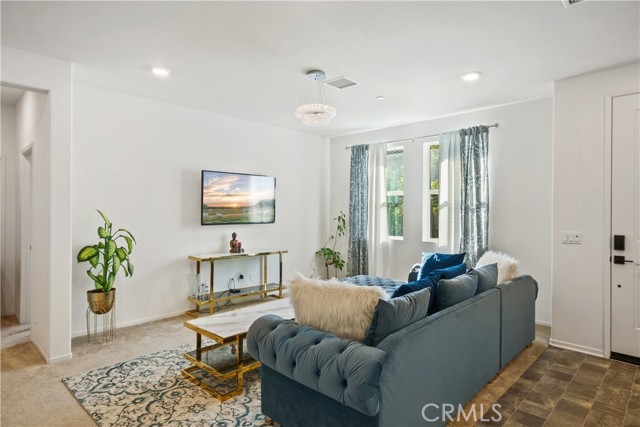 Detail Gallery Image 4 of 36 For 5604 Altamura Way #10,  Fontana,  CA 92336 - 4 Beds | 3 Baths