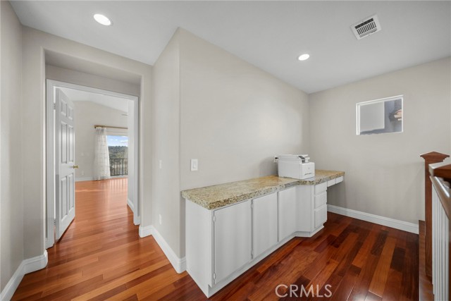 Detail Gallery Image 43 of 58 For 27641 Atlas Ln, Canyon Country,  CA 91351 - 4 Beds | 2/1 Baths