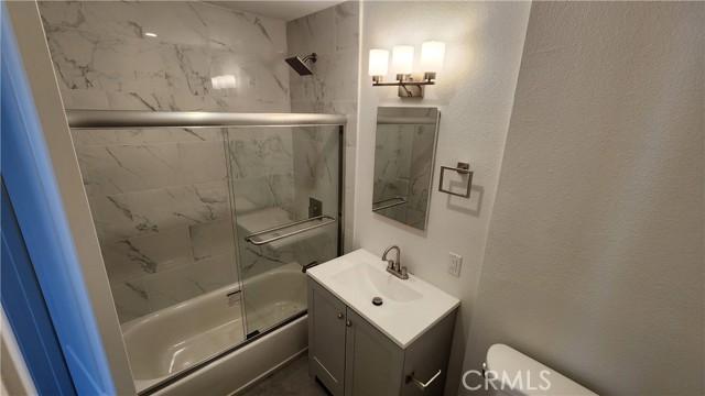 Glass shower doors