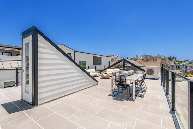 Detail Gallery Image 22 of 34 For 717 Orchid Ave #1/2,  Corona Del Mar,  CA 92625 - 4 Beds | 3 Baths