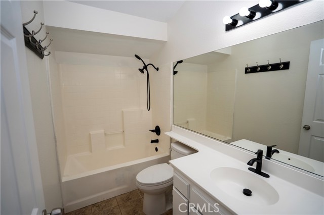 15488 Aveiro Road, Fontana CA: https://media.crmls.org/medias/73db0aac-6f14-4618-bb12-013ae876cd9d.jpg